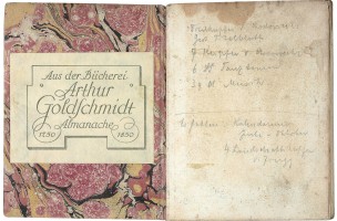 Von dem Exlibris ausgehend konnte die Geschichte Arthur Goldschmidts und seiner Almanach-Sammlung rekonstruiert werden. Dabei stellte sich heraus, dass es sich bei den etwa 2.000 Bänden um NS-Raubgut handelt. © Klassik Stiftung Weimar