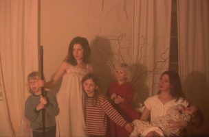 Hedwig Hoppe: Familienfoto, 4:27min, MiniDV, 2016 © Marie Grund / Hedwig Hoppe