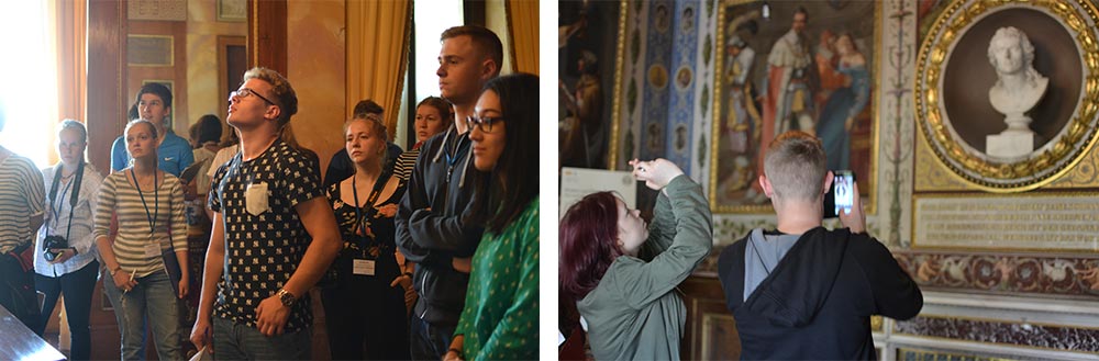 In Schillers Gedenkzimmer im Weimarer Stadtschloss erraten die Ciceroni die in sieben großen Gemälden dargestellten Dramen des Dichters. Foto: Jennifer Günther, Klassik Stiftung Weimar