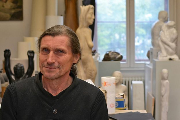 Der Bildhauer Walter Sachs in seinem Atelier in Weimar. Foto: Klassik Stiftung Weimar © VG Bild-Kunst, Bonn 2017