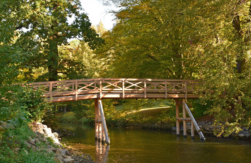 Die neue Salonbrücke im Schlosspark Tiefurt