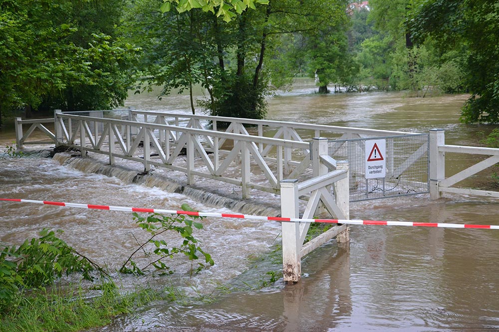 Die Naturbrücke während des großen Hochwassers 2013. 