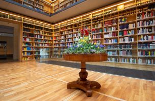 Der Blumentisch Maria Pawlownas im Studienzentrum der Herzogin Anna Amalia Bibliothek