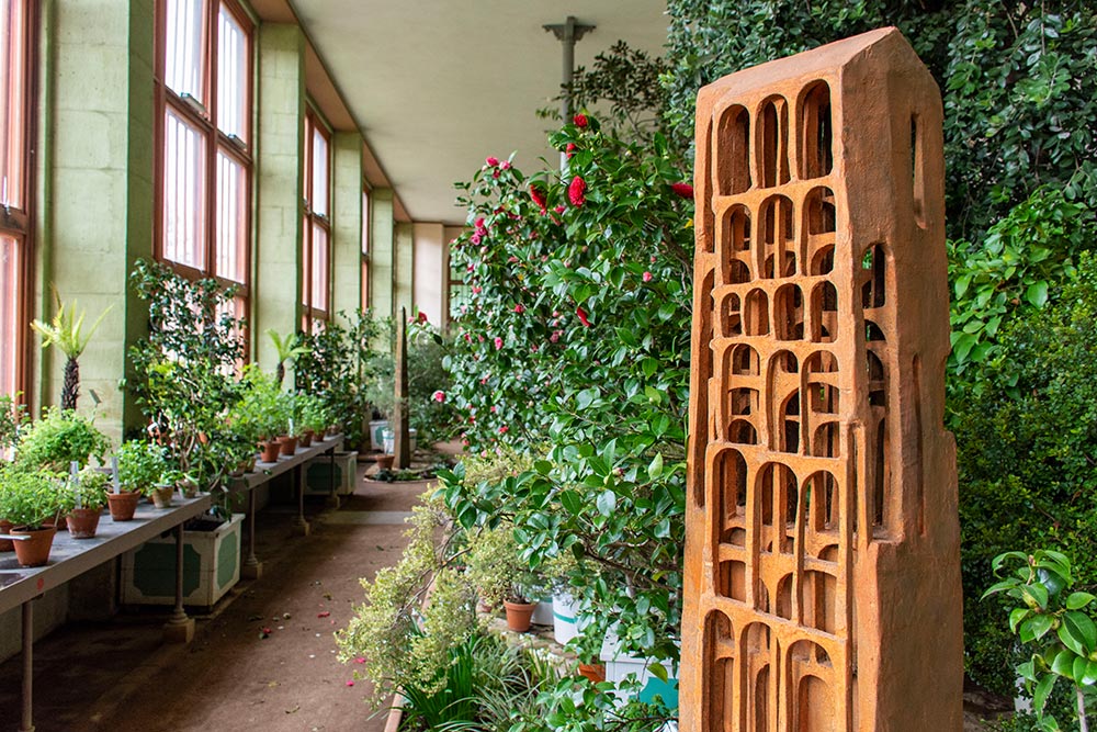 Skulptur von Gerd Kanz in der Orangerie Belvedere