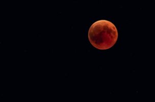 Am 19. November 2021 können Menschen von Amerika bis Australien eine partielle Mondfinsternis beobachten.